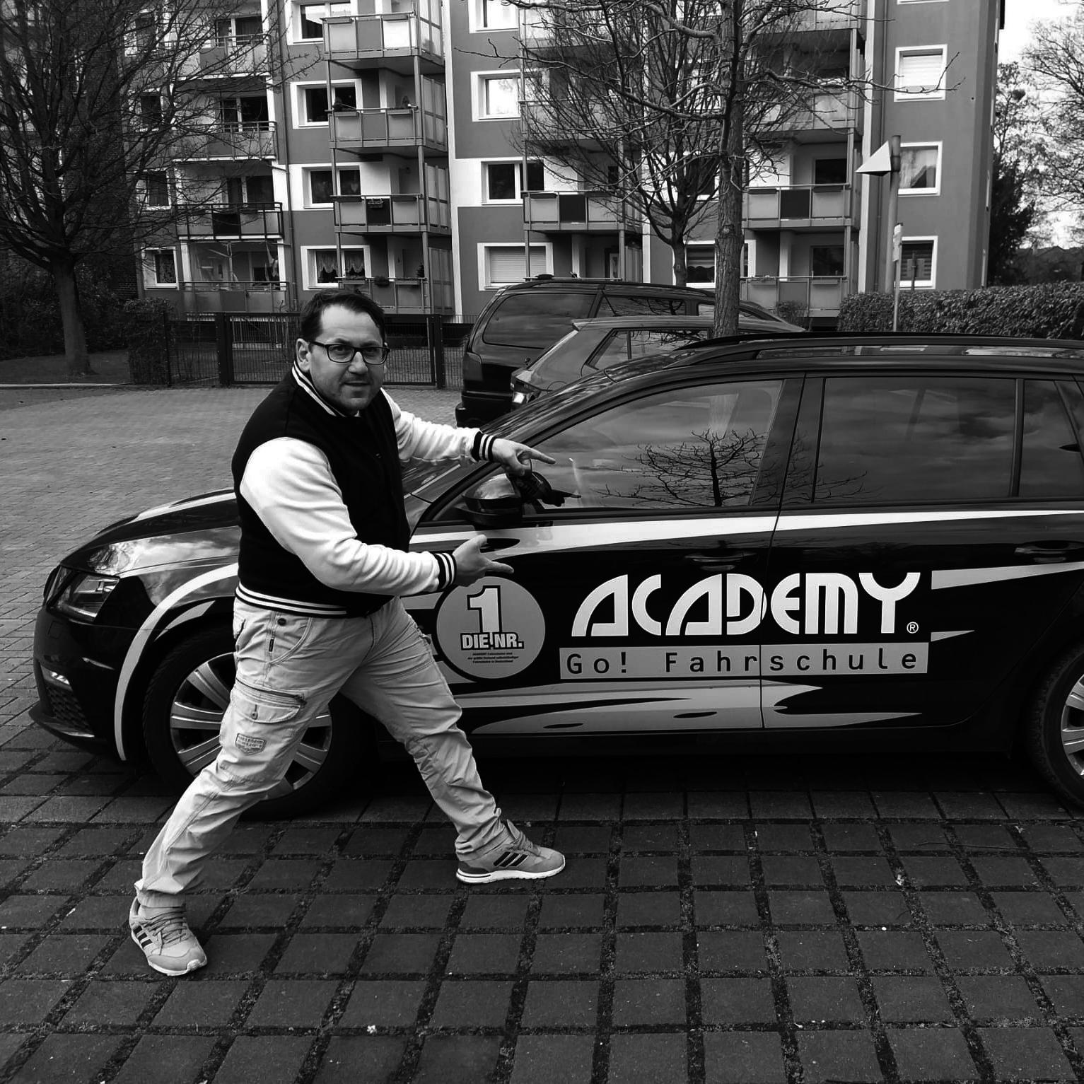 ACADEMY Fahrschule - de.academy.fahrschulen.model.instructor.Instructor@558f