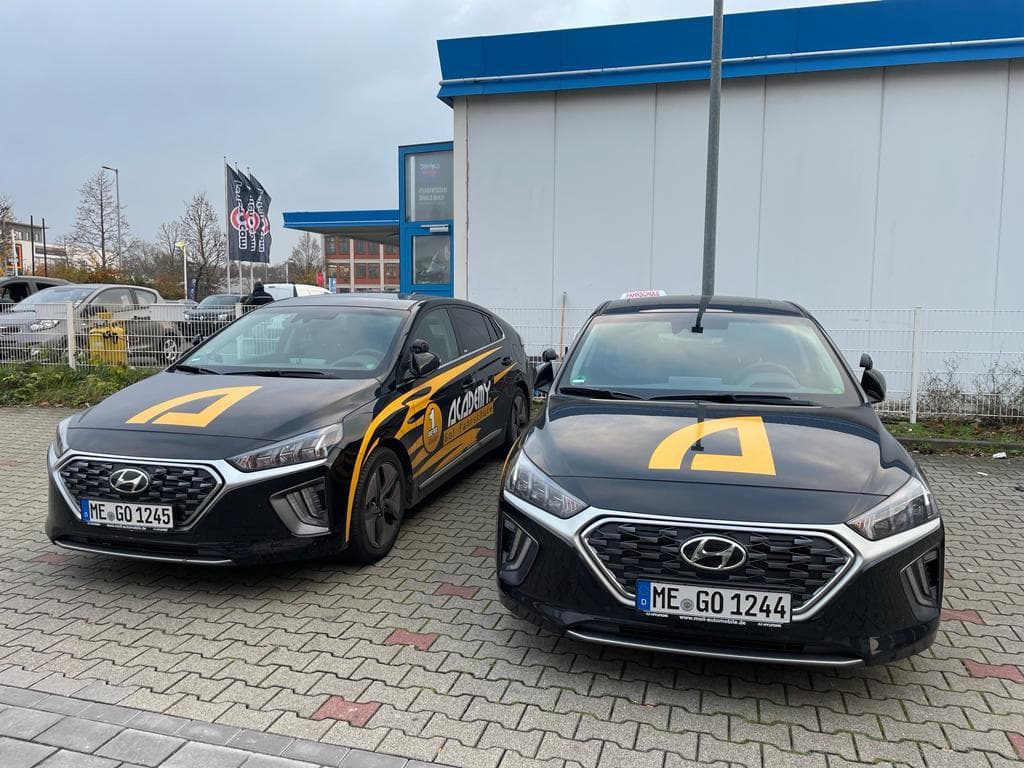 2x Hyundai Ioniq Hybrid